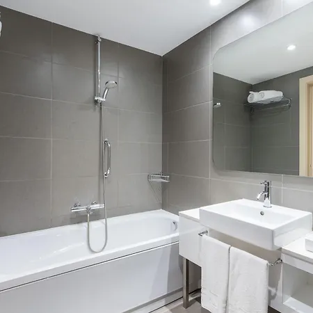 Eurostars Oasis Plaza 4*