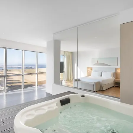 호텔 Eurostars Oasis Plaza 4*