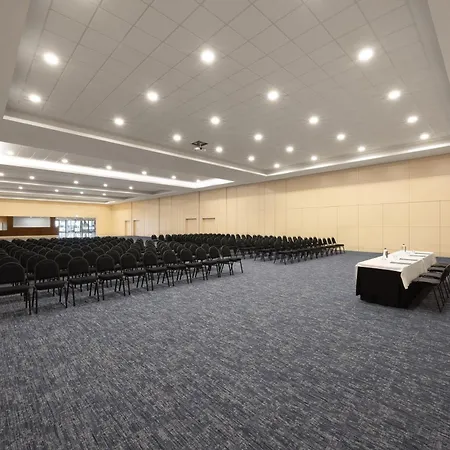 Eurostars Oasis Plaza 4*