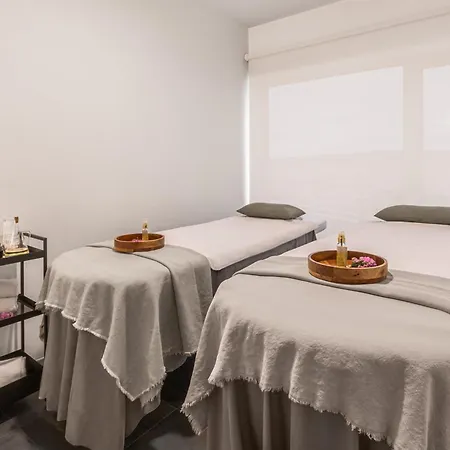 Otel Eurostars Oasis Plaza 4*