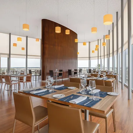 호텔 Eurostars Oasis Plaza 4*