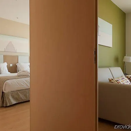 Eurostars Oasis Plaza 호텔 4*