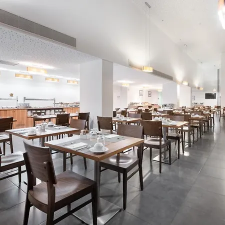 Eurostars Oasis Plaza Hotel 4*