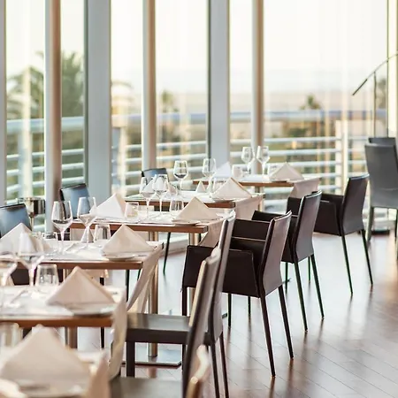 Hotel Eurostars Oasis Plaza 4*