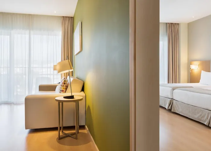 Eurostars Oasis Plaza Hotell 4*