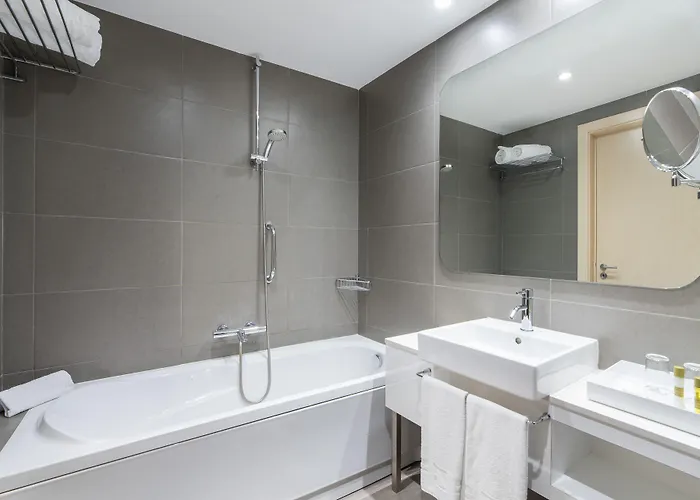 Eurostars Oasis Plaza 4*