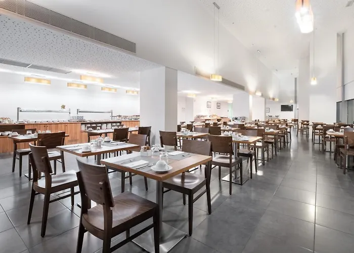 Eurostars Oasis Plaza Hotel 4*